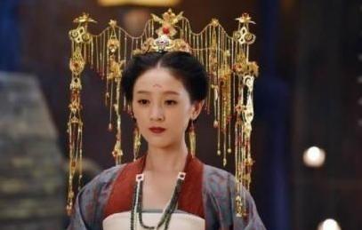 1642年，明朝大将洪承畴，被皇太极抓获，宁死不降。皇太极咬牙把庄妃送去和他春宵