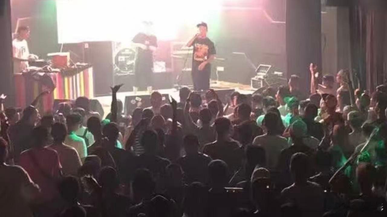 GAI中文说唱首个体育场巡演GAI中文说唱界体育场巡演第一人 舞台的设计真的是超