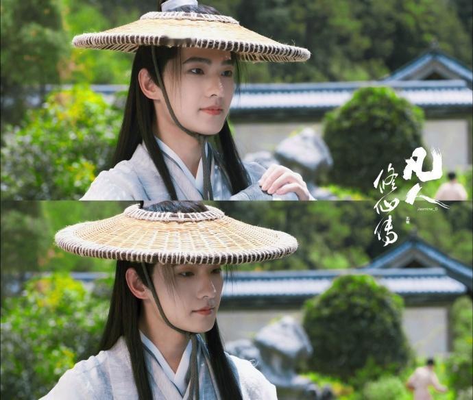 杨洋回应内娱白月光回归恰似在平静湖面投入一颗石子，激起层层涟漪。他的每一个字，都