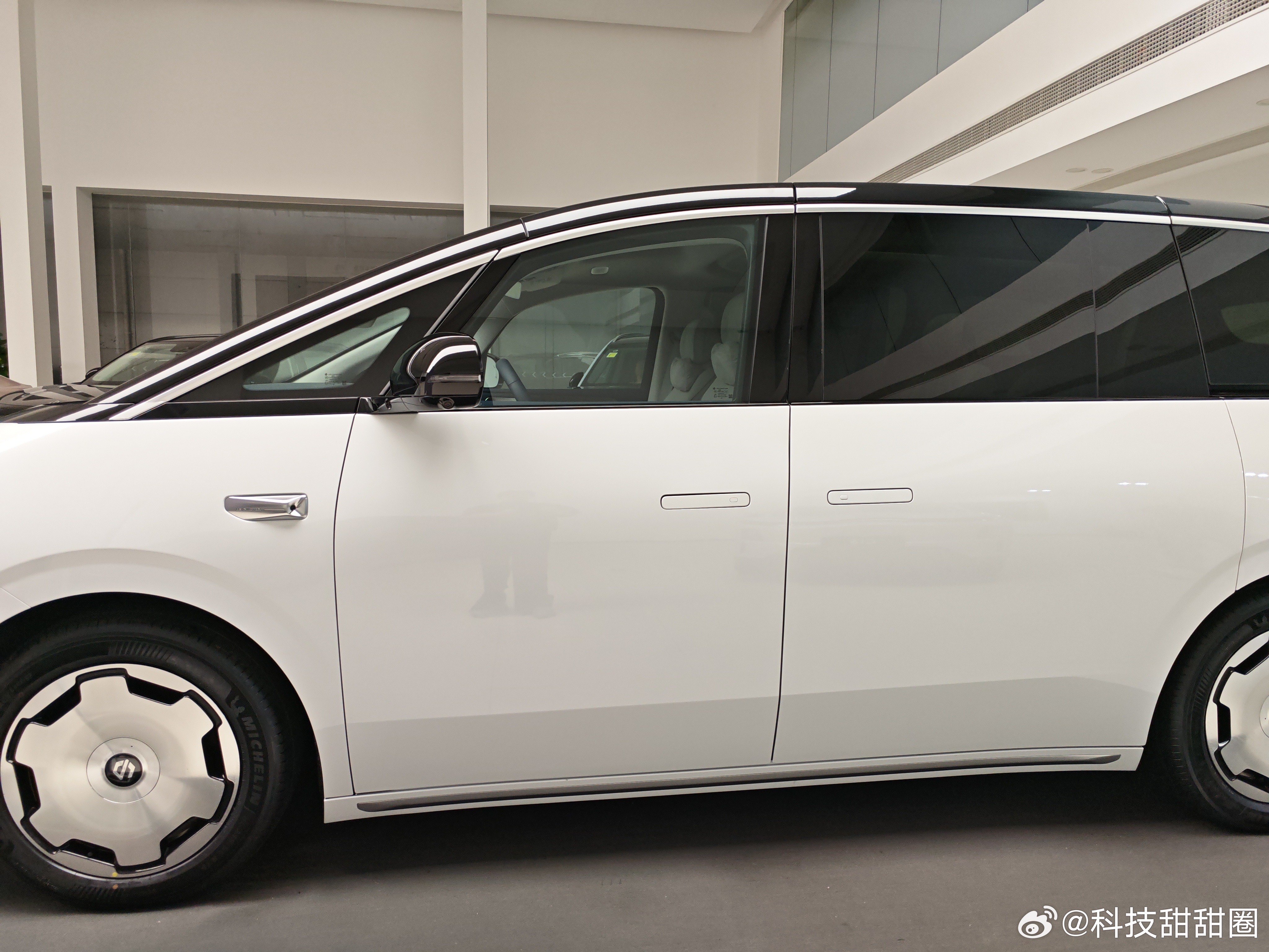 零跑D99外观深度测评：兼具大气商务感与年轻潮流感🚐市面上不少MPV要么过于老