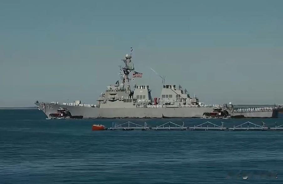美军“福特”号航母在结束长达326天的海外部署后，已返回弗吉尼亚州诺福克军港。