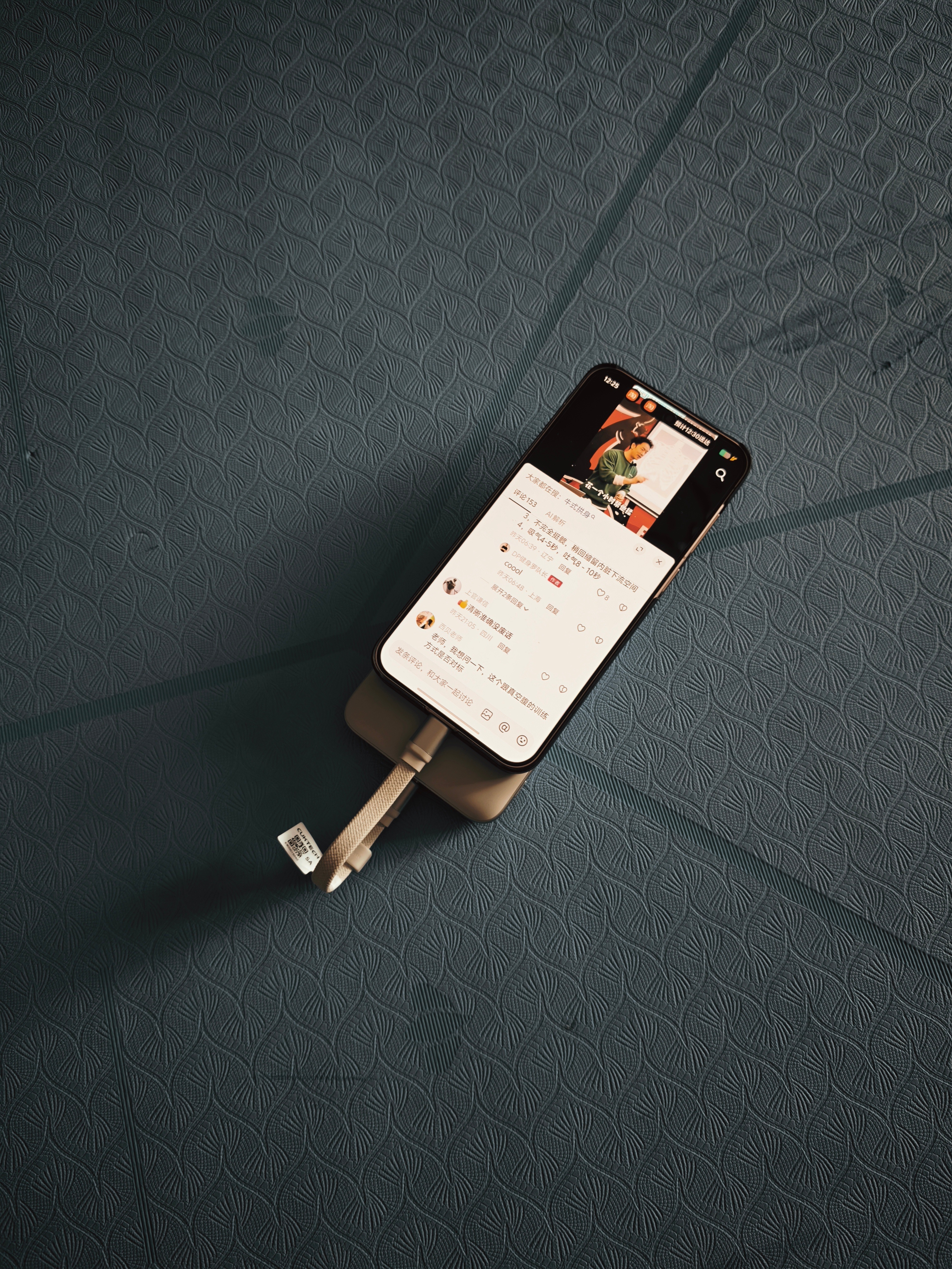 酷态科10号Air用得太爽了瑜伽垫上刷视频跟练，它磁吸+有线比6号更优雅当然，室