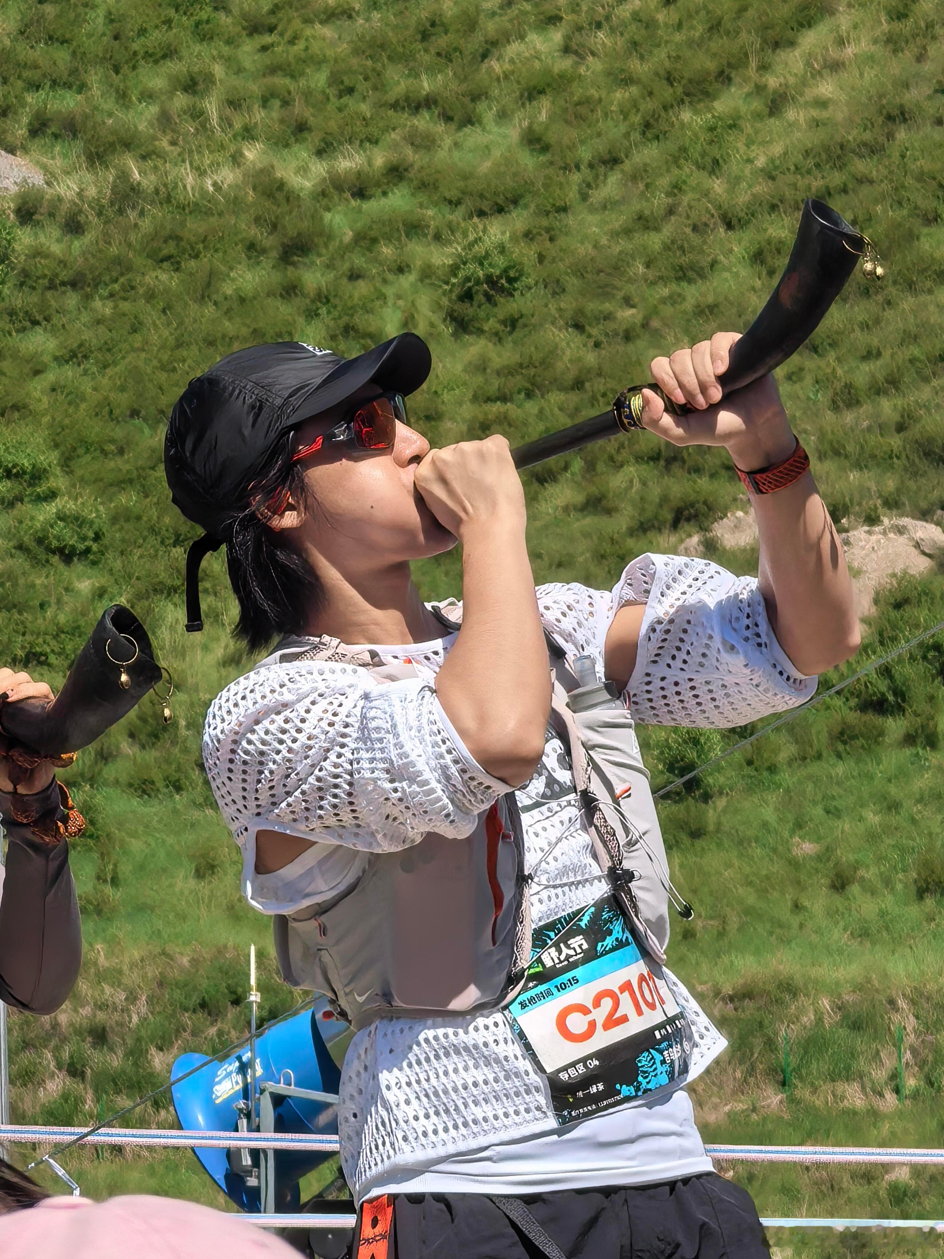 此沙身上的野气此沙好野啊 很多演员走温润路线，此沙独树一帜，自带野性底色，可粗犷