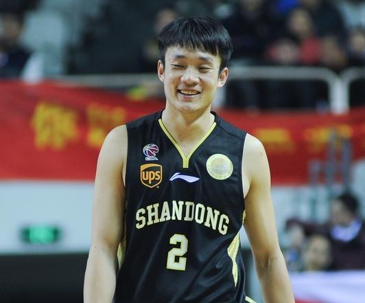 山东男篮功勋球员丁彦雨航正式退役！中国队最缺的就是这样持球型的锋线，中国男篮为啥