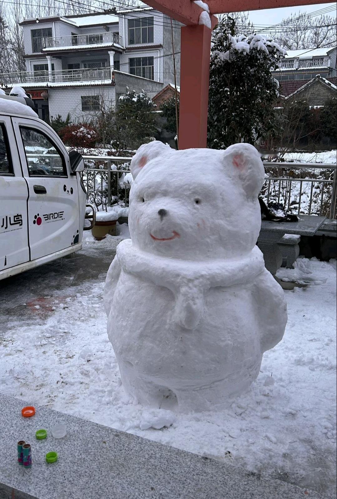 看看你堆的雪人  又到了和好朋友一起堆雪人打雪仗的季节啦 