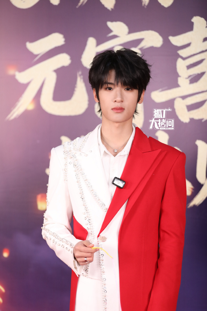 张峻豪湖南卫视元宵喜乐会群访生图🈶好帅吧