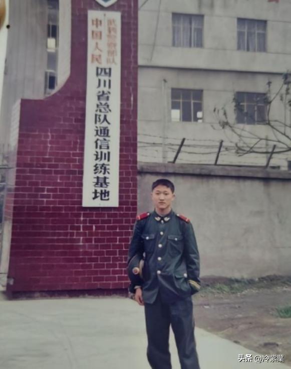 2006年，3名壮汉挟持一名18岁女学生。途中，女学生求助同车的武警战士。谁知，