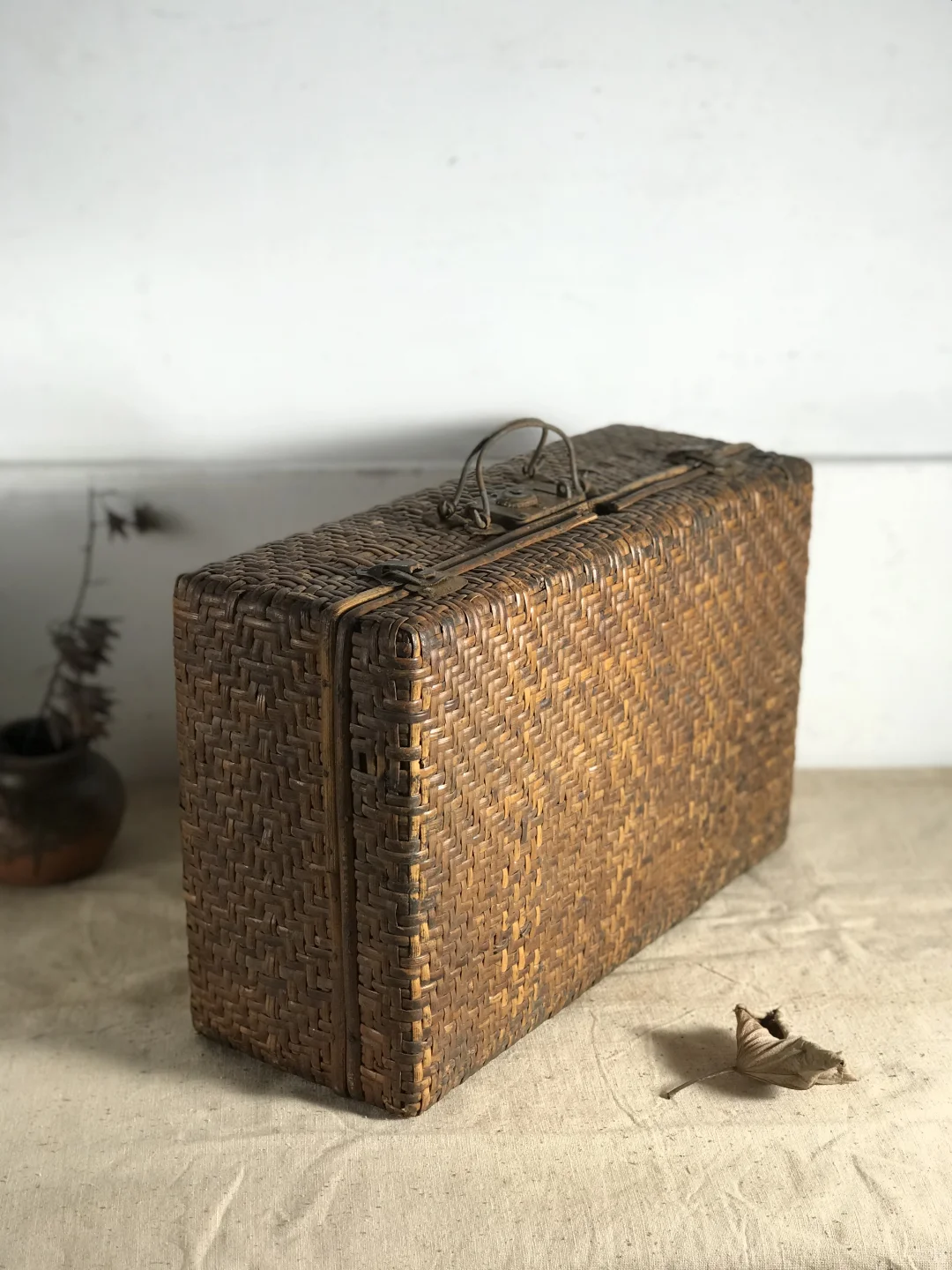民国藤旅箱，手提箱；铜饰全；民宿侘寂摆件。