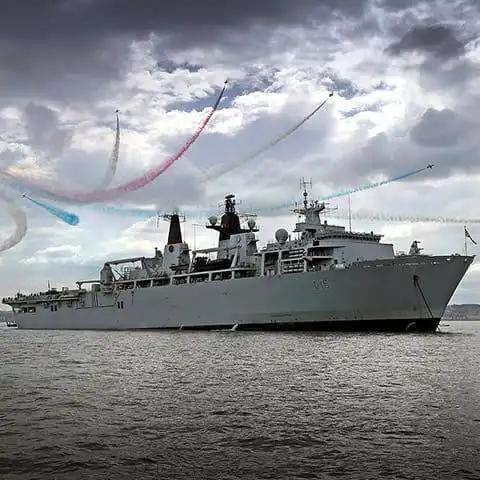 英国政府最近一笔军售交易引发争议了。据报道，英国在耗费7200万英镑翻新海军舰艇