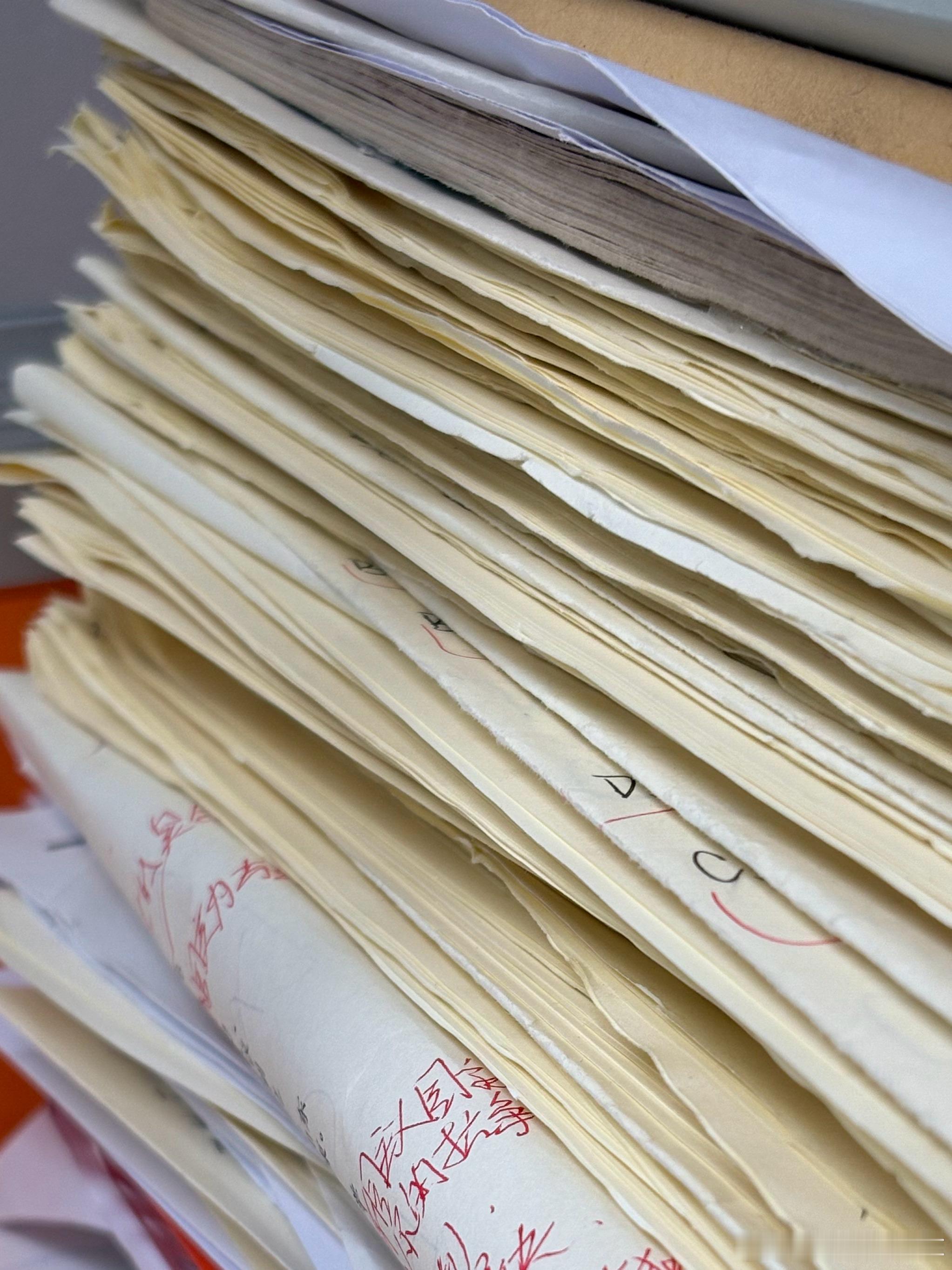 来学校感受一下小伢们的过节氛围之前上学的时候就盼着元旦晚会啥的看同学出洋相比春晚