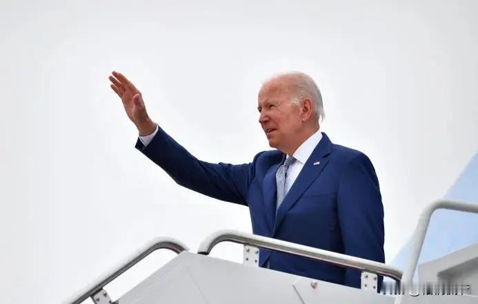 7月21日，拜登正式宣布退选，并在社交媒体发布了退选公开信。
看了拜登的退选公开