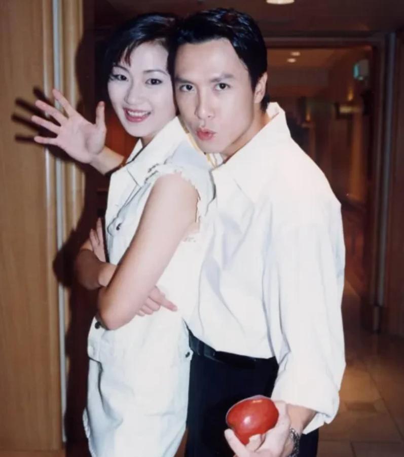 [微风]1994年，梁静慈和甄子丹离婚后没多久，发现自己怀孕了。她执意生下来，并