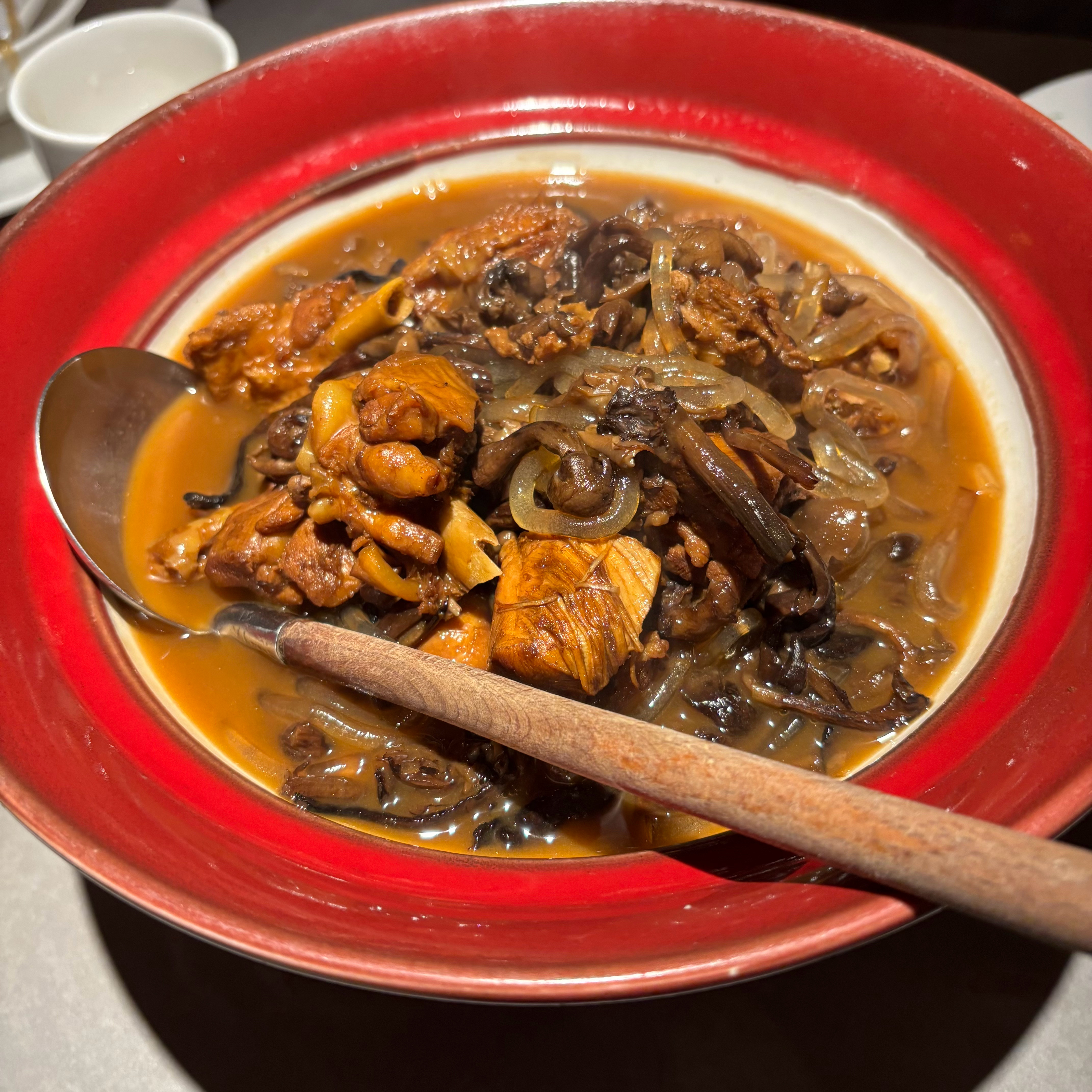 晚上吃小鸡炖蘑菇 