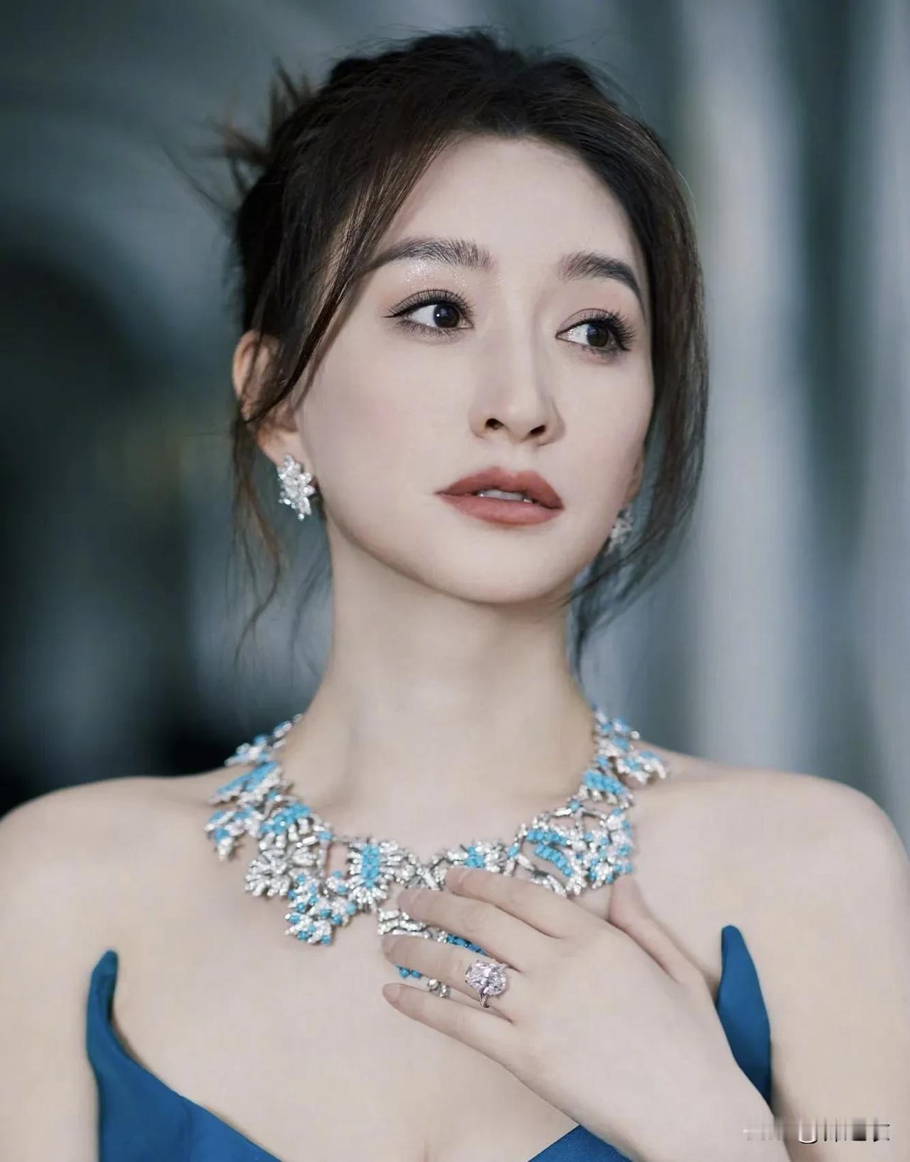 一路繁花李小冉被恶剪了其实，她主要是不懂人情世故冲撞了长辈，节目里该干的不该干的