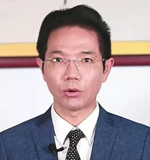 李律王律谢律太圈粉！
为正义摇旗，迷雾里给人希望



李律他们确实不太一样。