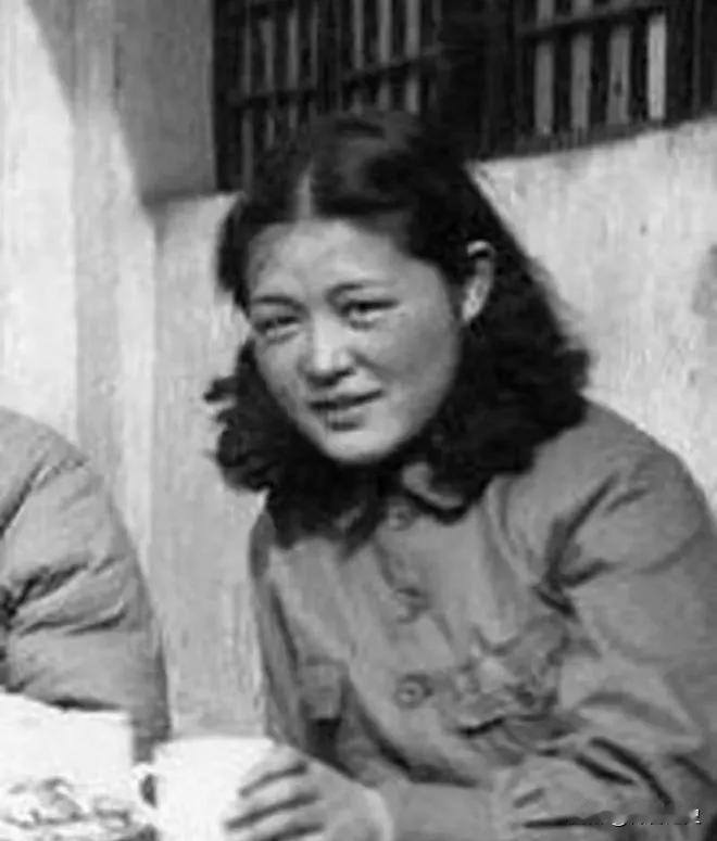 时隔半个多世纪的浩渺时光，她们神奇的撞脸了，而且不但撞脸，连生活习性与爱好都很相