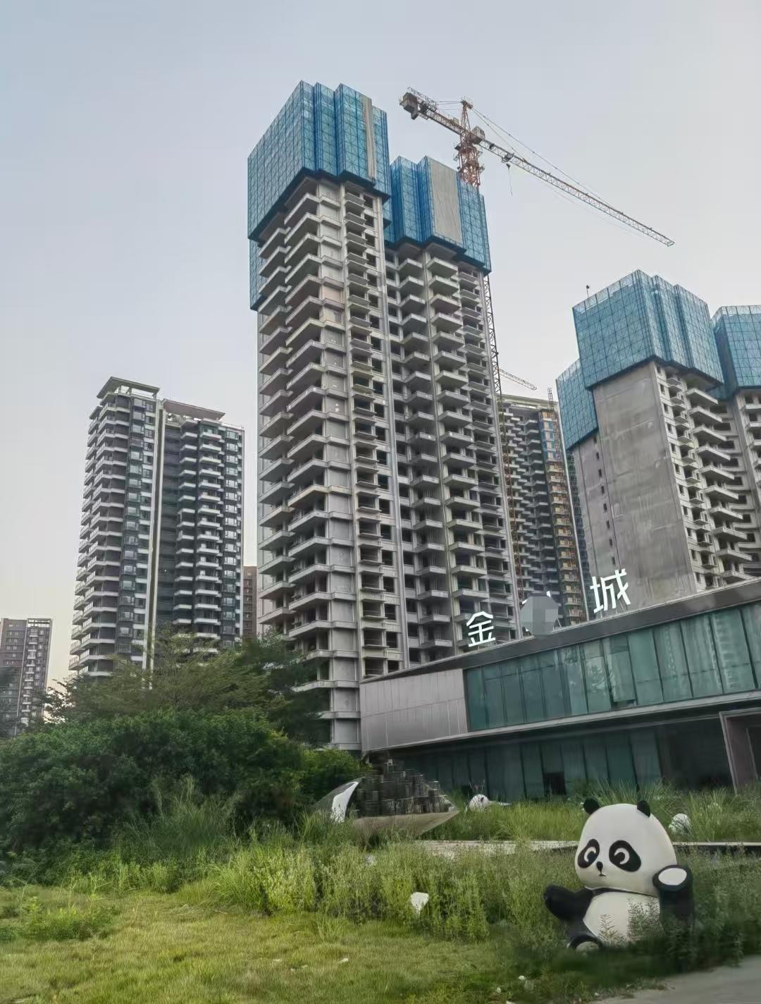 这8种房，价格再低也别买！

1.小产权房，没有房产证，不受法律保护

2.烂尾