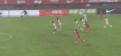 u16国足1-2日本，来看成都蓉城小将艾比布拉的精彩进球——扣球后观察+冷静搓射