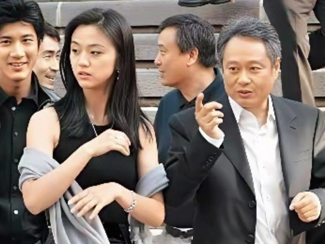 汤唯大学时期的照片，难怪当年连影帝都夸 ​​​