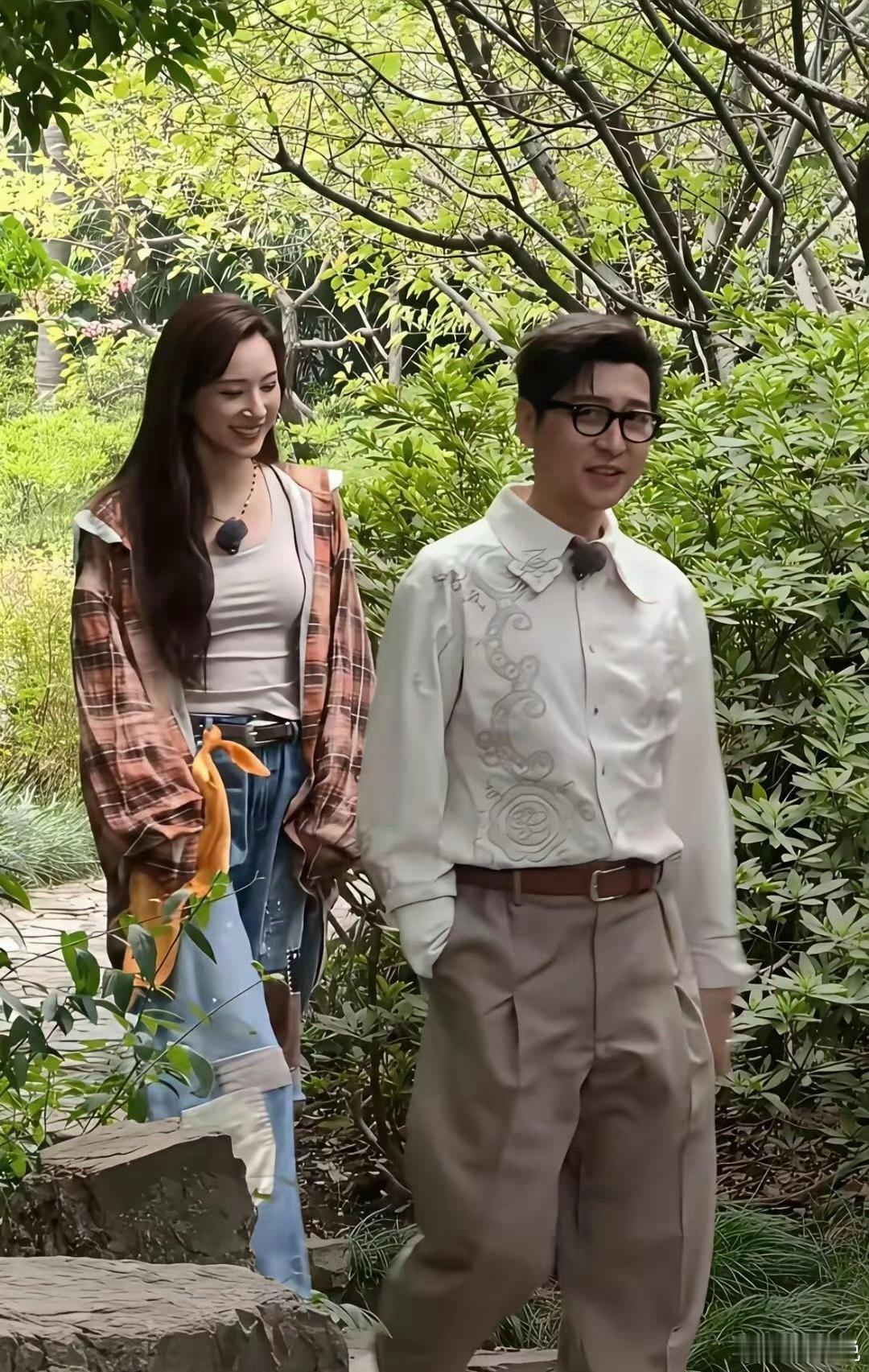 还是央妈的审美最动人！看马凡舒这身段，高挑匀称，往那一站就是风景。她脸庞饱满圆润