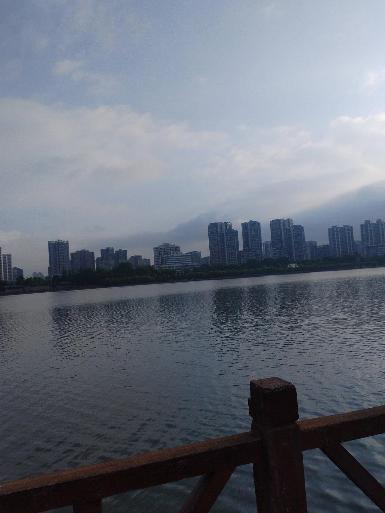 意境优美下联合集
  1. 白雪片片清解析：以冬日白雪的澄澈，呼应青竹的挺拔雅致