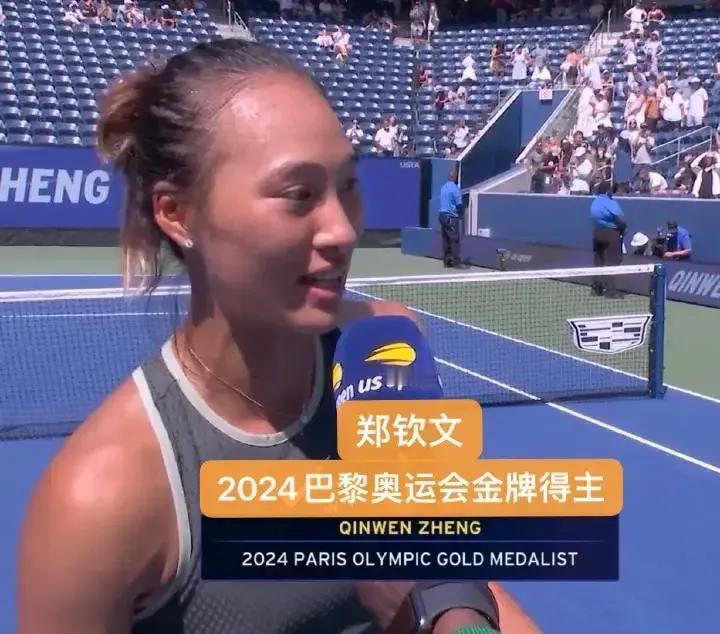 【大逆袭！郑钦文美网惊艳晋级】🌟 郑钦文在美网赛场上演了一场教科书般的逆转，不
