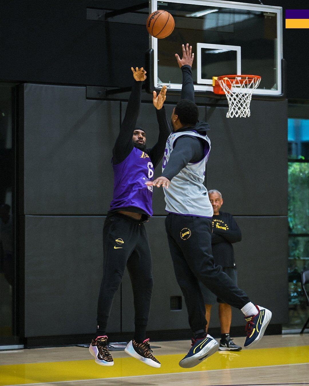 今日训练图集💜💛湖人国度