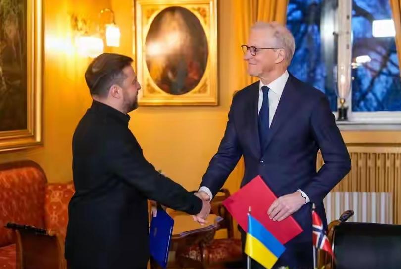 泽连斯基警告：如果美国不对普京施加压力，而仅仅与俄罗斯人进行温和的对话，那么他们