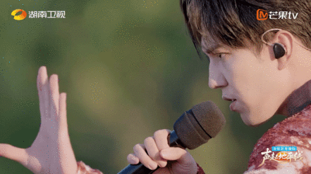 声起地平线户外竞演突遇寒潮声起地平线 寒潮突袭也挡不住舞台，歌手用滚烫歌声对抗低