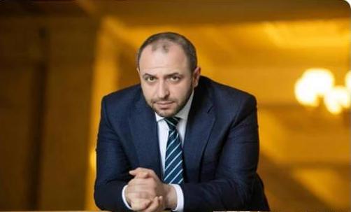 乌克兰总统弗拉基米尔·泽连斯基在晚间讲话中证实，奥莱克西·雷兹尼科夫被解除国防部