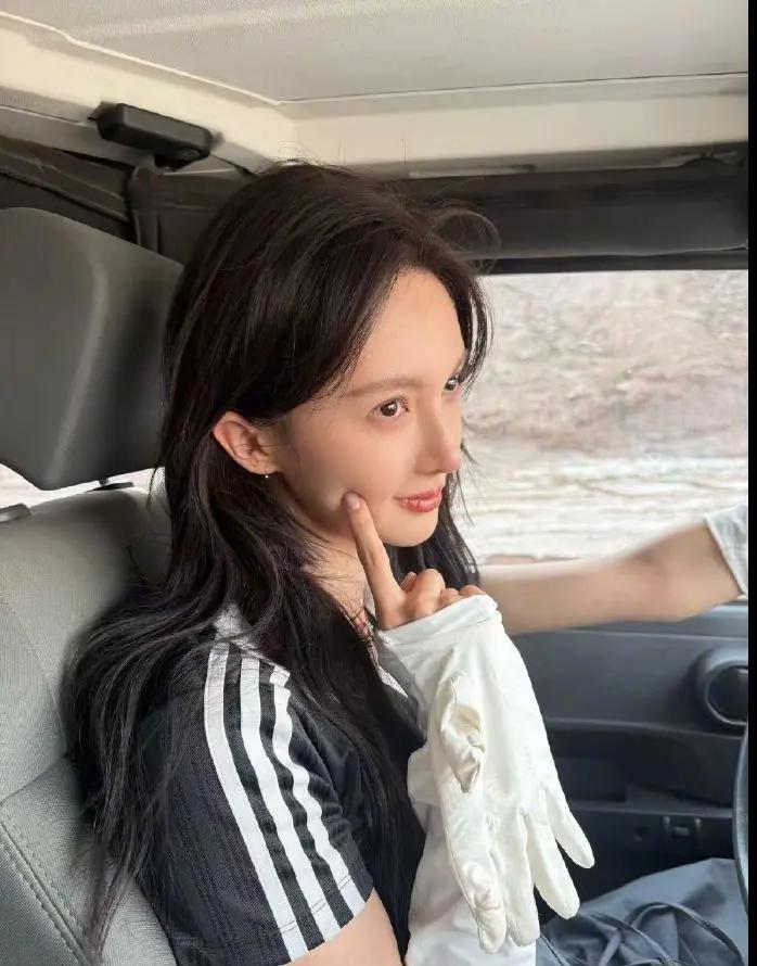 刘大锤吐槽金晨开车瘾大技术差金晨为避白天车流深夜练车过车瘾，却因驾驶生疏开得极慢