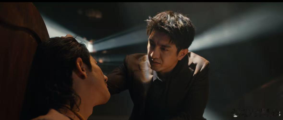 金瀚剧里抓头发剧外我头皮发麻 抓头发这一下直接戳中审美！兄弟情拉满还自带强者气场