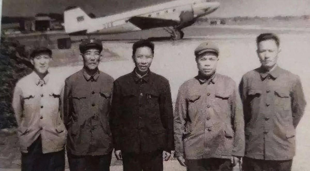 1973年，两位夫妻带着一封信抵达成都军区，信件内容让他们直接见到了秦基伟将军，