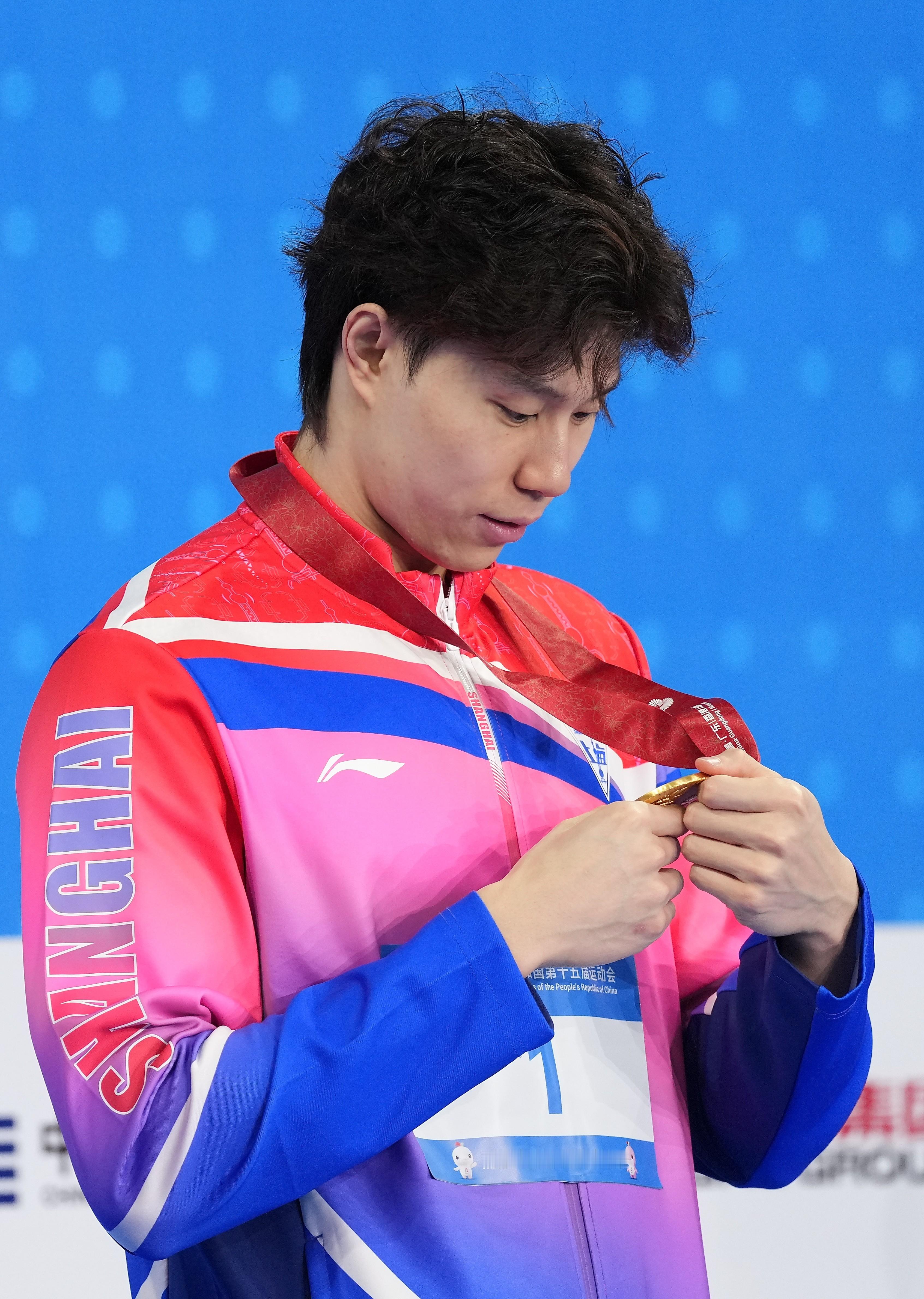 游泳赛场，蛙王覃海洋蝶后张雨霏顺利登顶，没有悬念！也祝贺王长浩，王者归来。