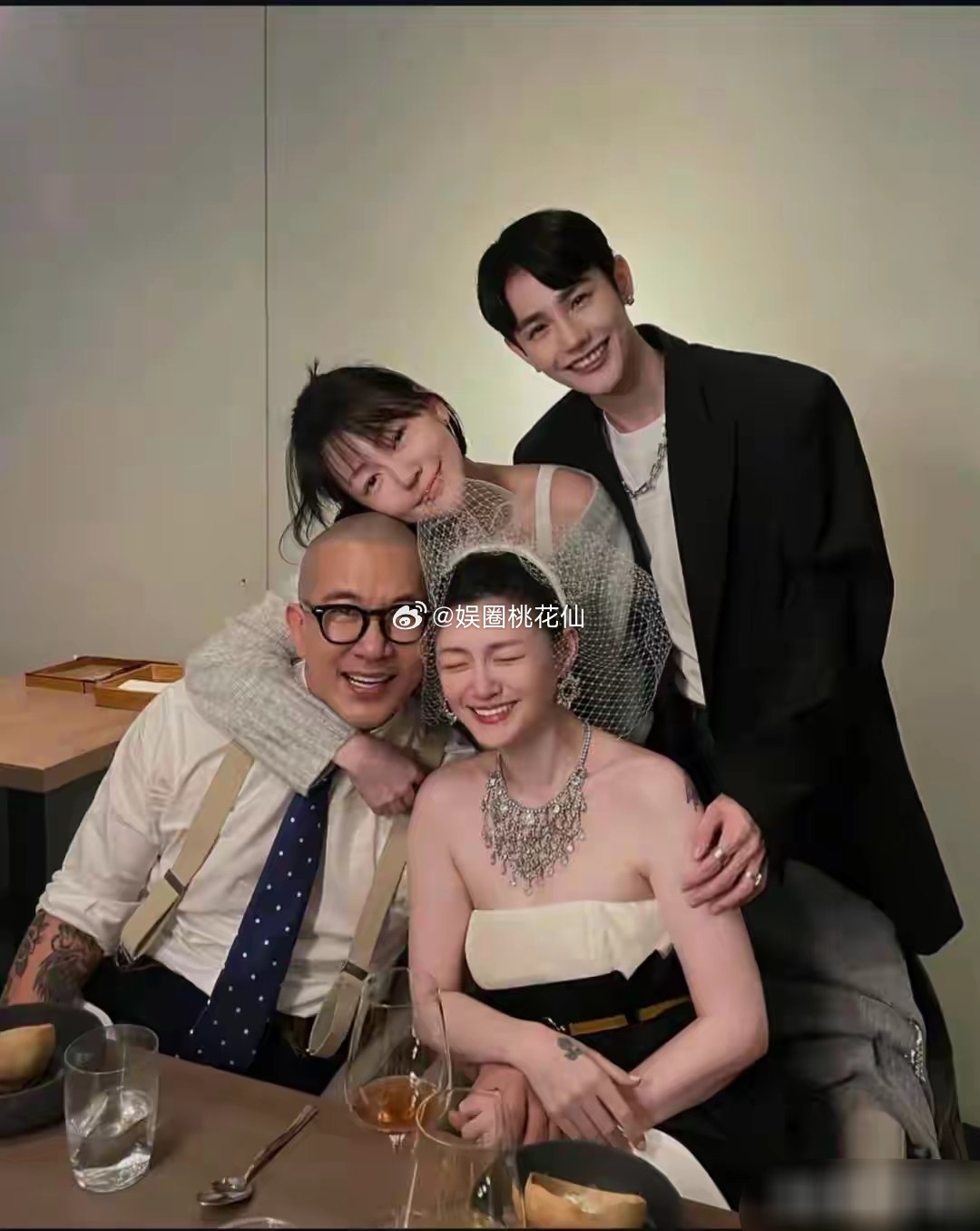 吴佩慈悼念大S被骂，泄露大S缺钱尴尬局面，原来她要养这么多人！！！！！！ 