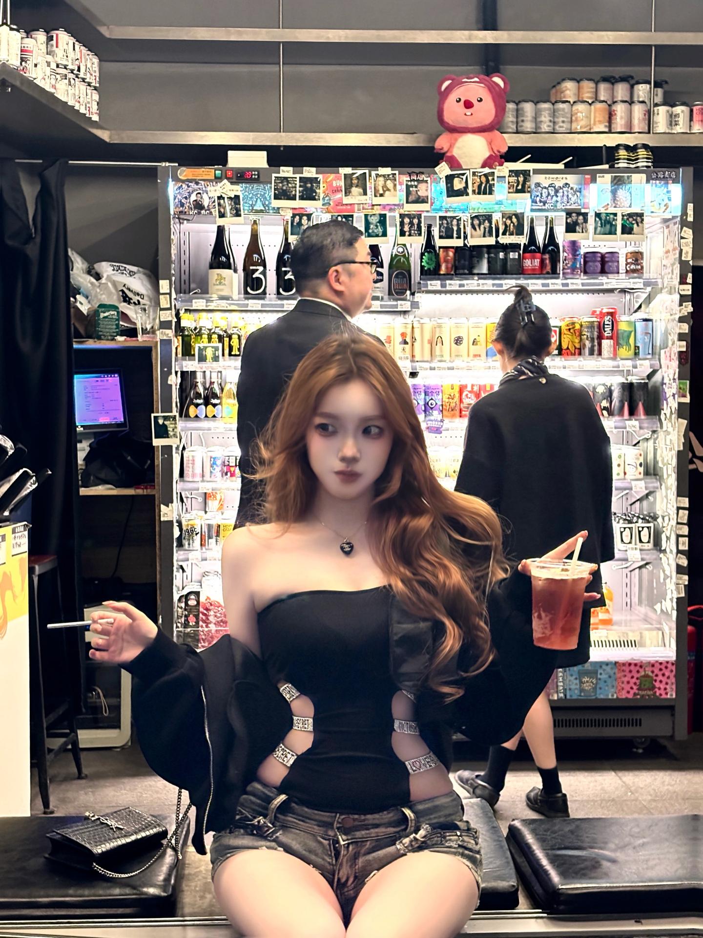 你还是比较适合你身边的女生