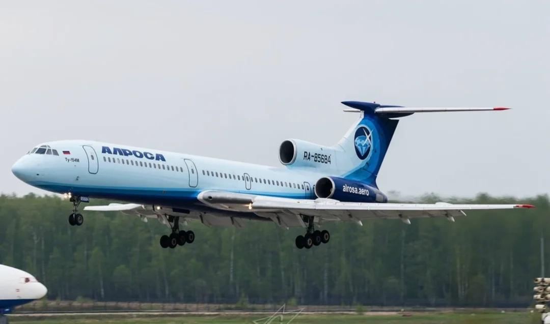 航空图片 俄罗斯阿尔罗萨航空图-154M
注册号RA-85684 是一架极具传奇