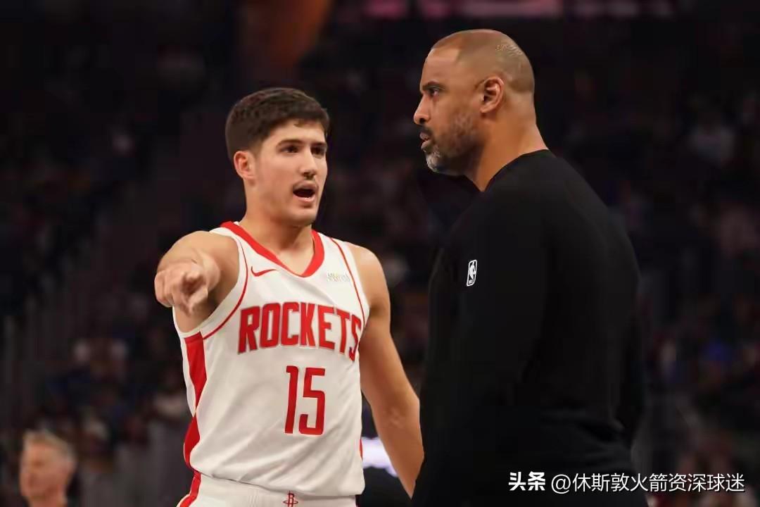 火箭乌杜卡这几天为何会重用谢波德，说实话就是因为他实在不会战术了。只能按照当初土