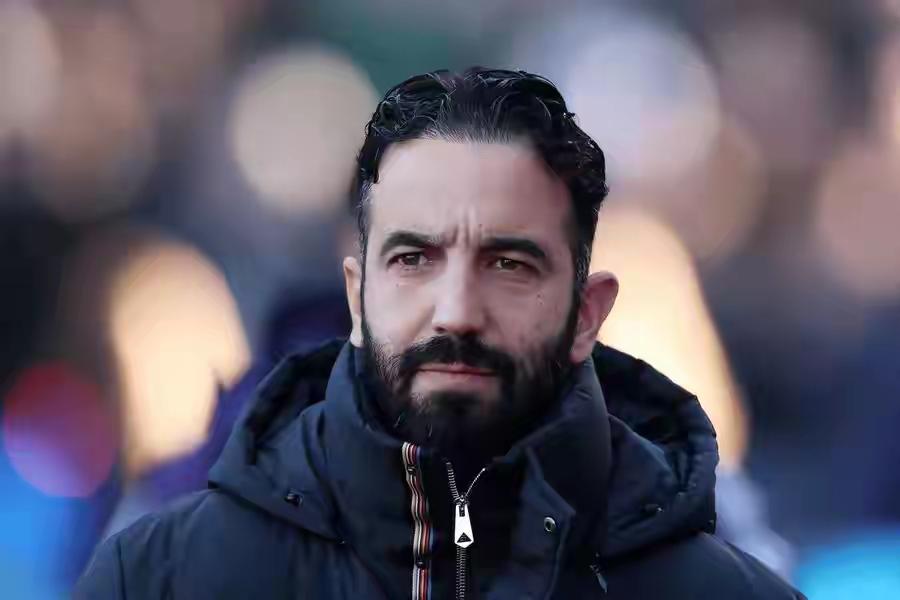 我越来越佩服我自己，五天前发文预感阿莫林下课，结果如此之快应验！
阿莫林死得其所