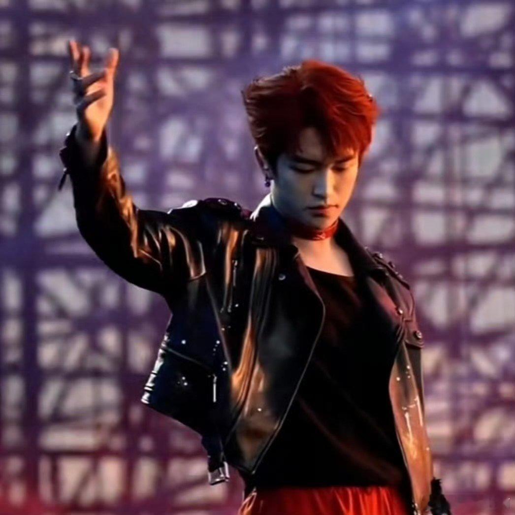 #黄子弘凡红发唱鸿雁#黄子弘凡的魅力果然无人能够抵挡啊，一首鸿雁就能把我们迷倒，