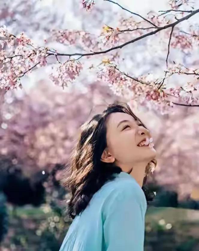 武大樱花女神吴倩又回武大了！