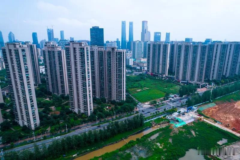 南昌楼市：

7月南昌新房市场表现亮眼，热销楼盘前三当中邦泰系项目占据两席，成为