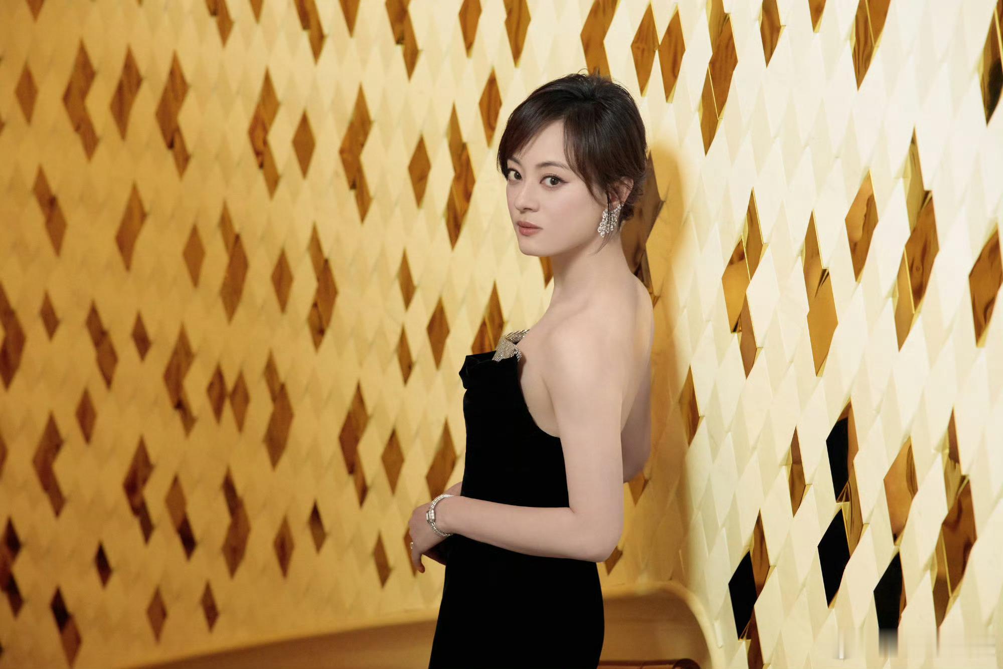 孙俪大满贯视后含金量还在上升 《蛮好的人生》实绩炸裂！央8最快破3、年冠网播破万