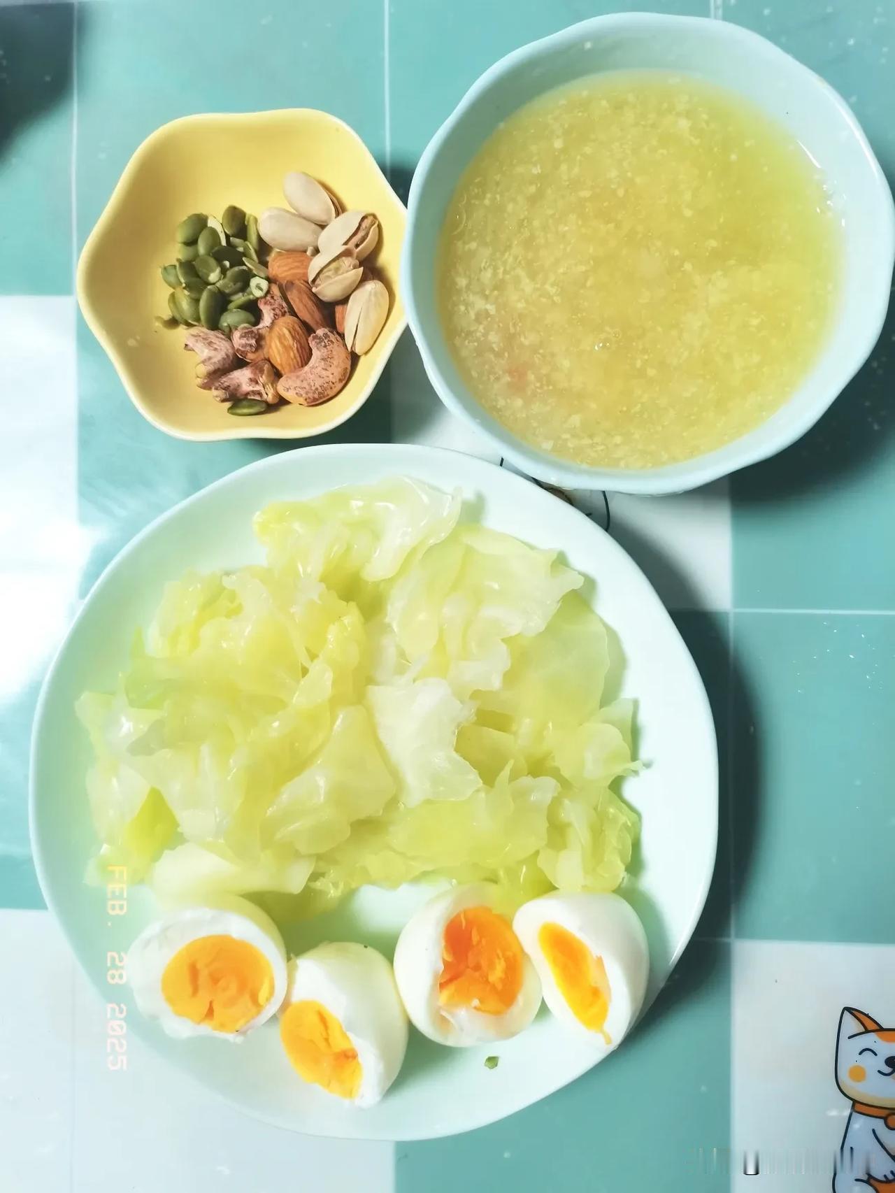 春风送暖之中年女性减脂早餐日记
主食：小麦胚芽
蛋白质：鸡蛋
蔬菜坚果：卷心菜、