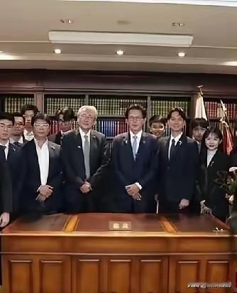 11月28日台湾民众党主席黄国昌以旅游的名义组团访问了日本，并提出希望拜访高市早