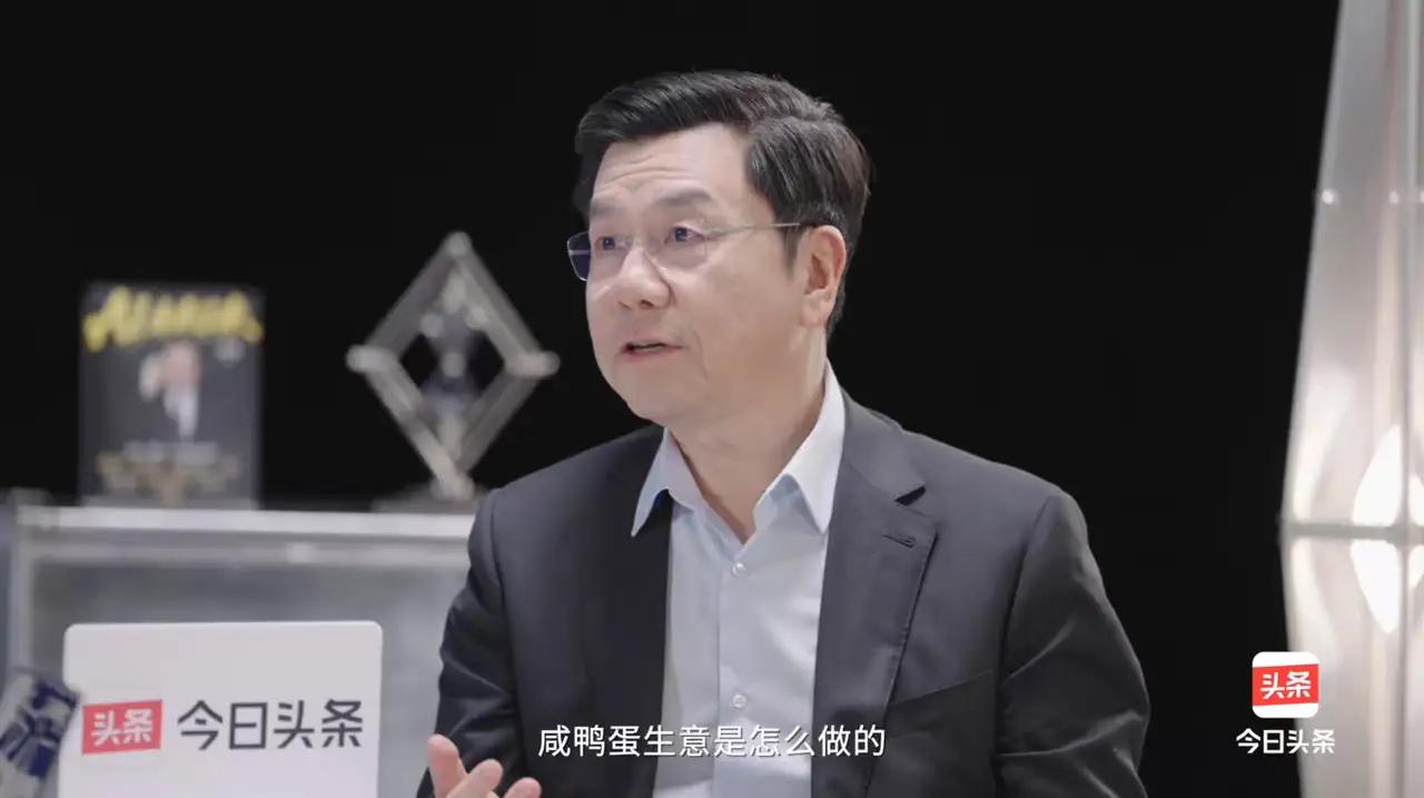未来10年，预计中国大概率会发生以下变化:

1、 智能手机也逐步退出，取而代之