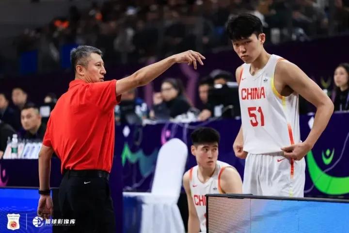 老郭打的啥算盘，带了7个后卫。8.28打卡塔尔14人大名单出炉。
   廖三宁、