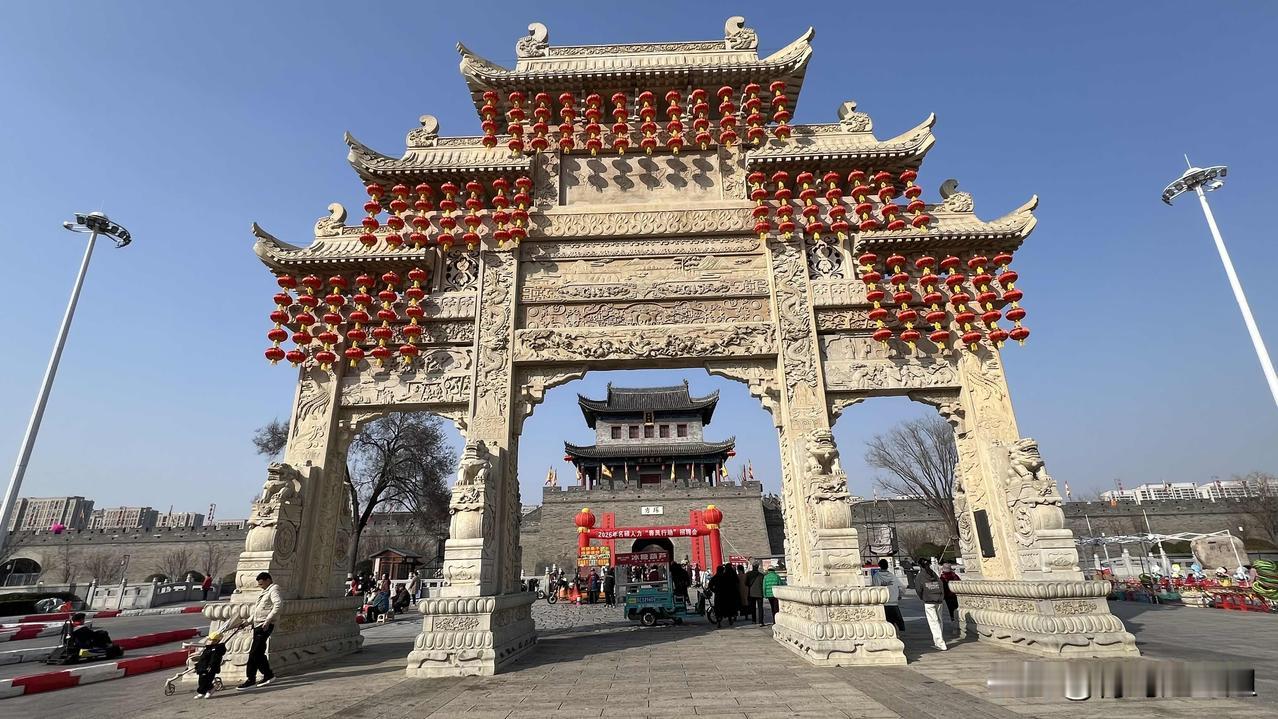 青岛即墨历史古城，正月十一日我们一行四人，从青岛出发，途经蓝谷海滨公园，海泉湾，