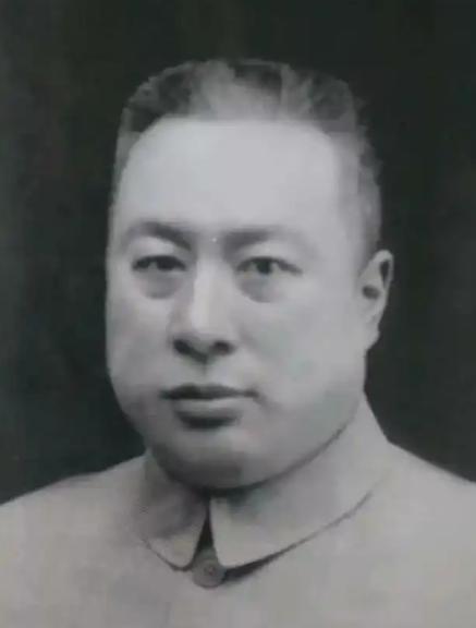 1931年，日军逼近齐齐哈尔，40岁少将谢珂下令开库取出99挺机枪，有人拦他说督