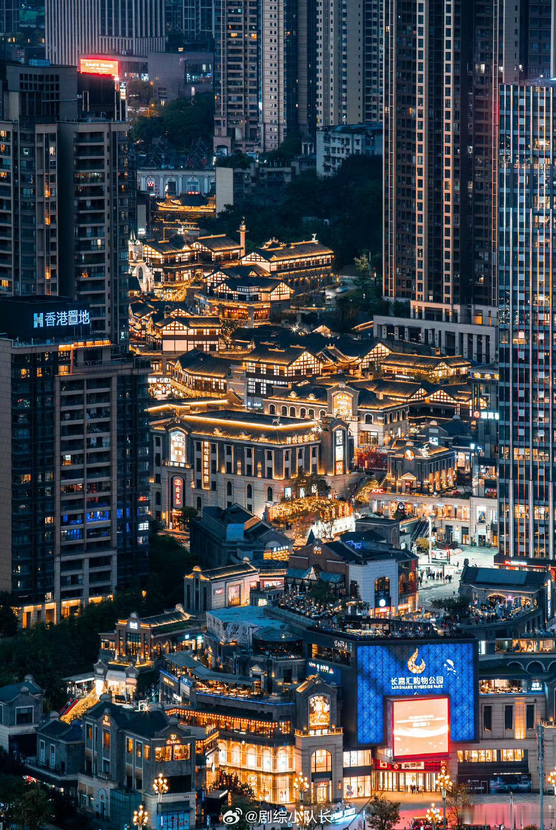 南岸掌管重庆夜景的神  重庆夜景秀，南岸独风流。灯光辉煌处，它掌管着夜的迷人节奏